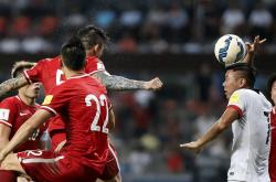 开云足球直播-国内足球职业联赛激烈对决中球员斗志昂扬的简单介绍