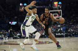 开云体育APP下载-尼克斯强势雄鹿B队，克莱高光表现的简单介绍