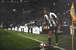 开云体育官网-塔图姆之夜，F1街道赛的轰鸣中，那个站出来的人