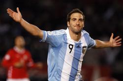 开云体育中国官网-布克点燃赛场，热火翻盘江苏队，一场逆转背后的篮球哲学