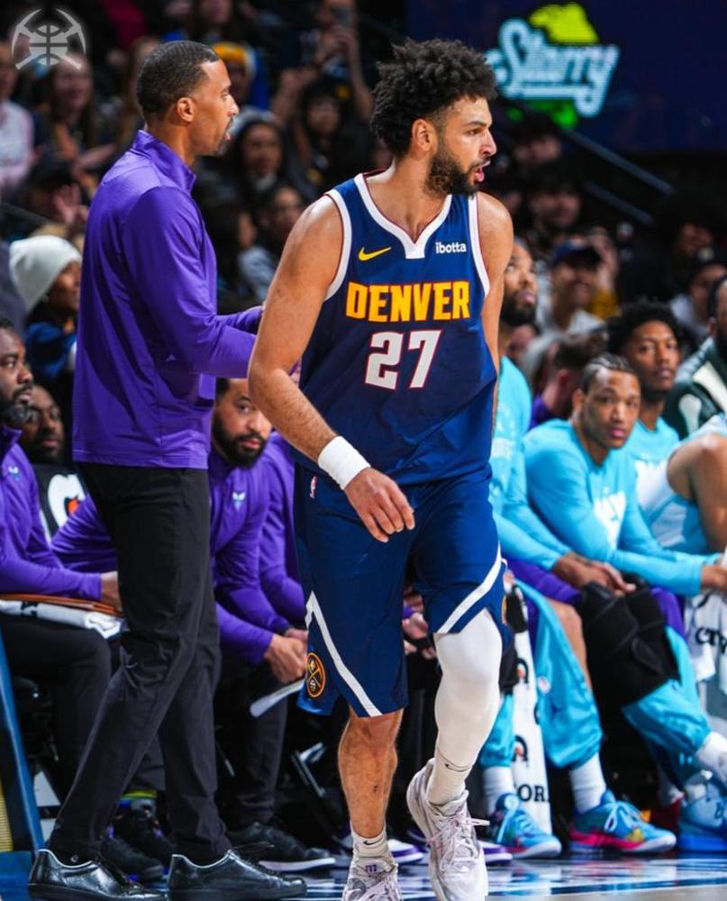 黄蜂碾压勇士,约基奇爆发神勇 黄蜂碾压勇士,约基奇爆发神勇