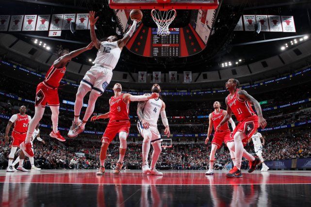 关于广东队鏖战灰熊，武切维奇惊艳四座的信息