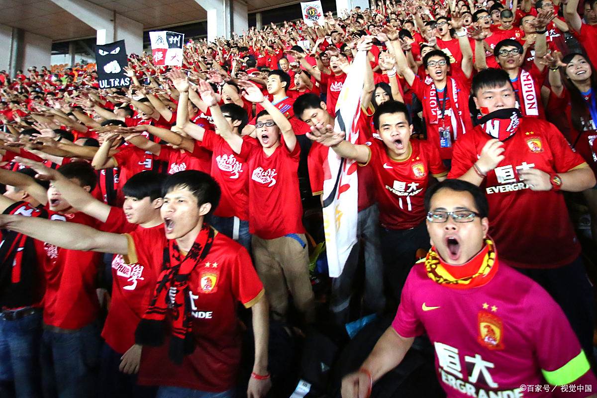 广州富力突袭领先，中超积分榜风云再起