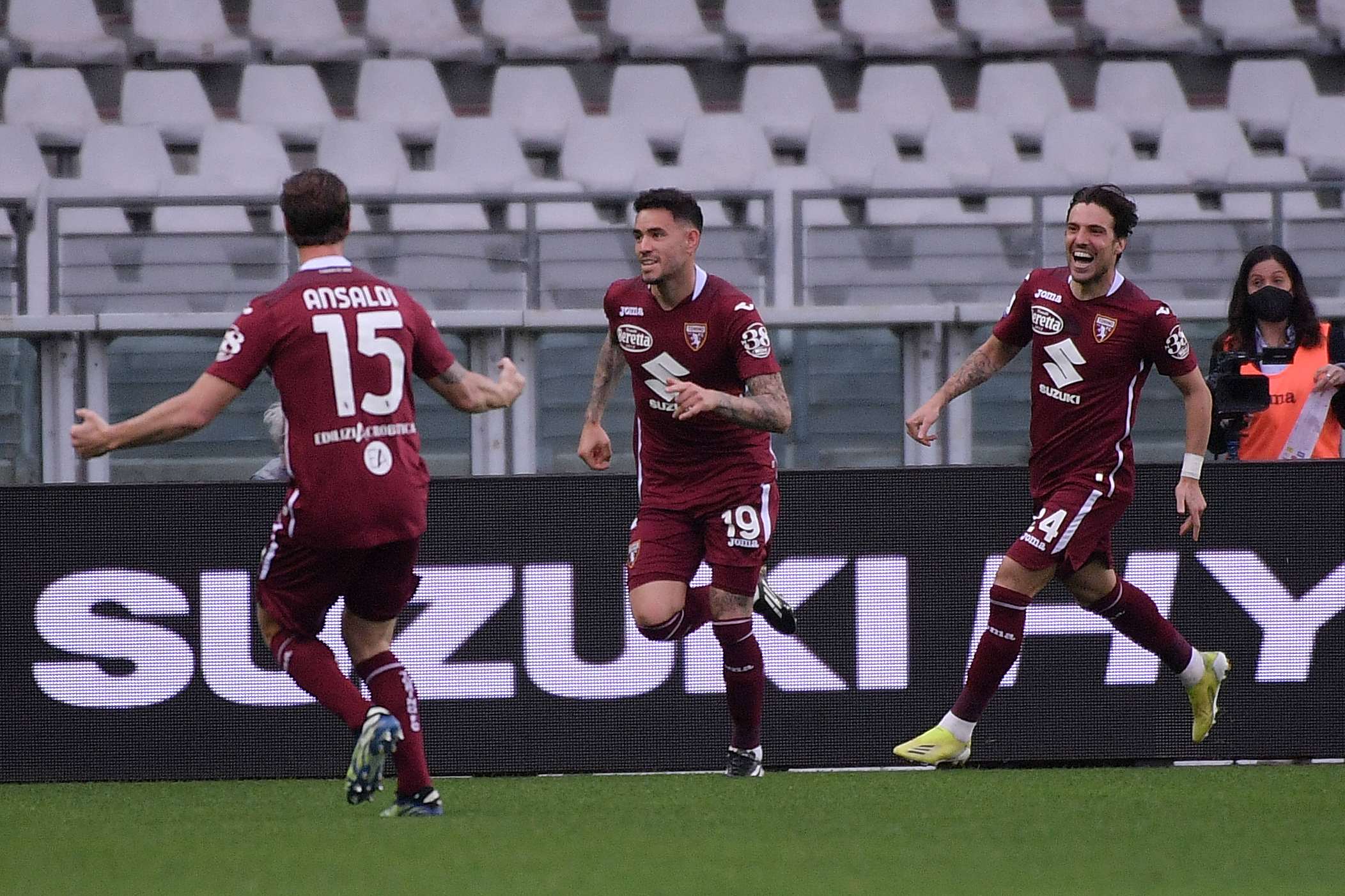 关于都灵门将出色守门，助球队逼平热那亚的信息