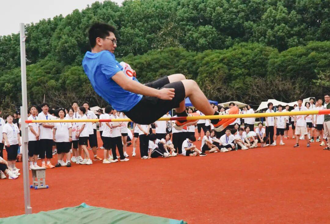 闪光瞬间！运动员们奋力拼搏争先