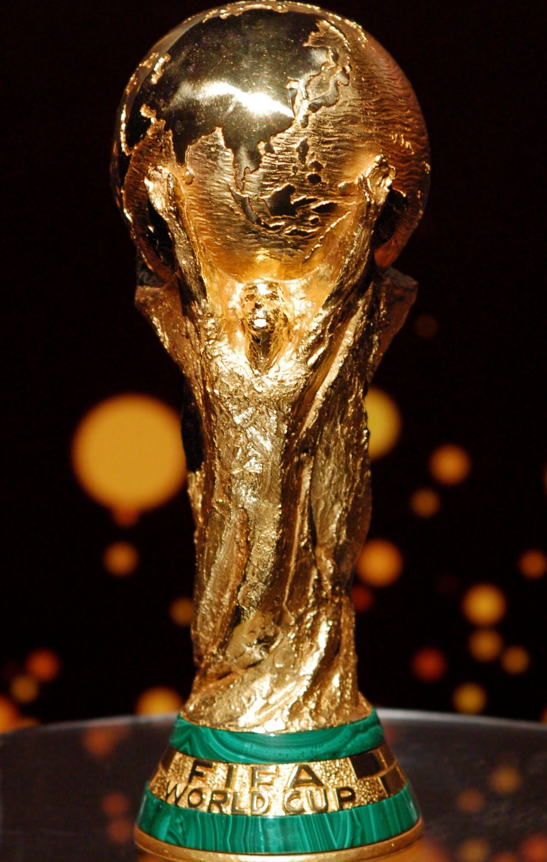 包含创纪录胜利，足球冠军杯花样惊艳展示的词条