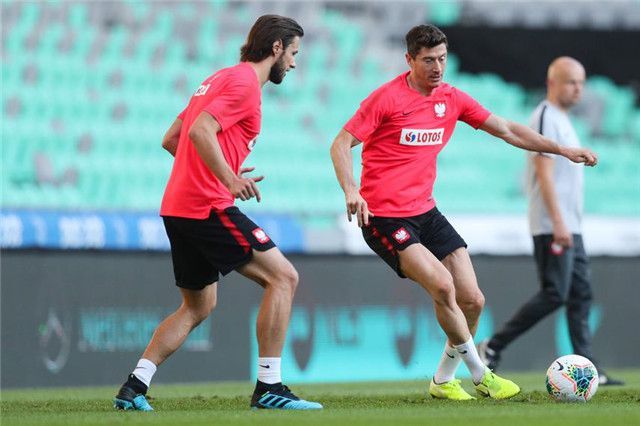 波兰客场险胜斯洛文尼亚,小组排名提升的简单介绍 波兰客场险胜斯洛文尼亚,小组排名提升的简单介绍