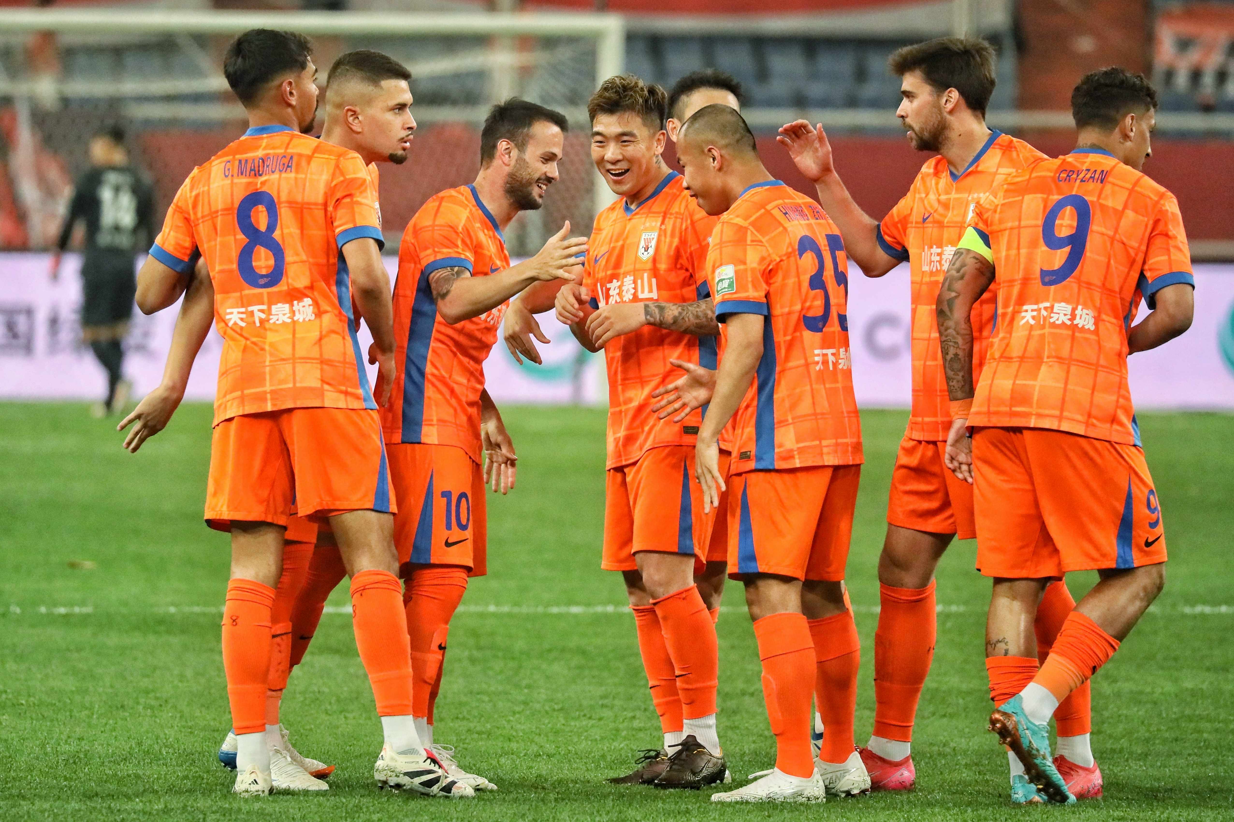 包含外援火力全开,带领球队在篮球赛场上击败对手的词条 包含外援火力全开,带领球队在篮球赛场上击败对手的词条