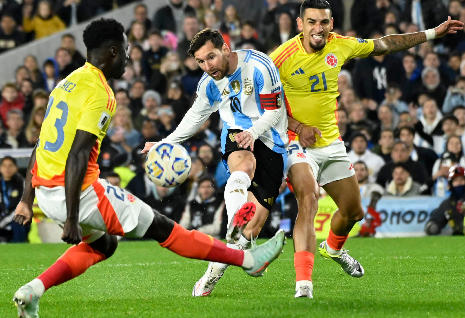 包含阿根廷队大胜巴西队，时隔多年再登巅峰的词条