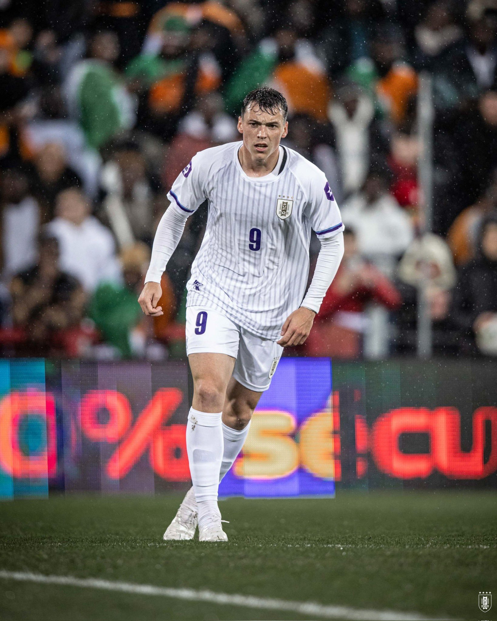 包含乌拉圭队不敌巴拉圭队，遭遇痛苦落败的词条