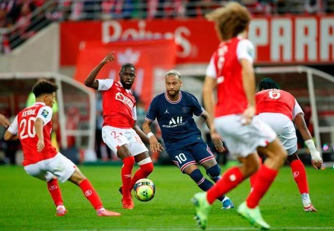 包含尼斯客场挑战里昂，双方不相上下的词条