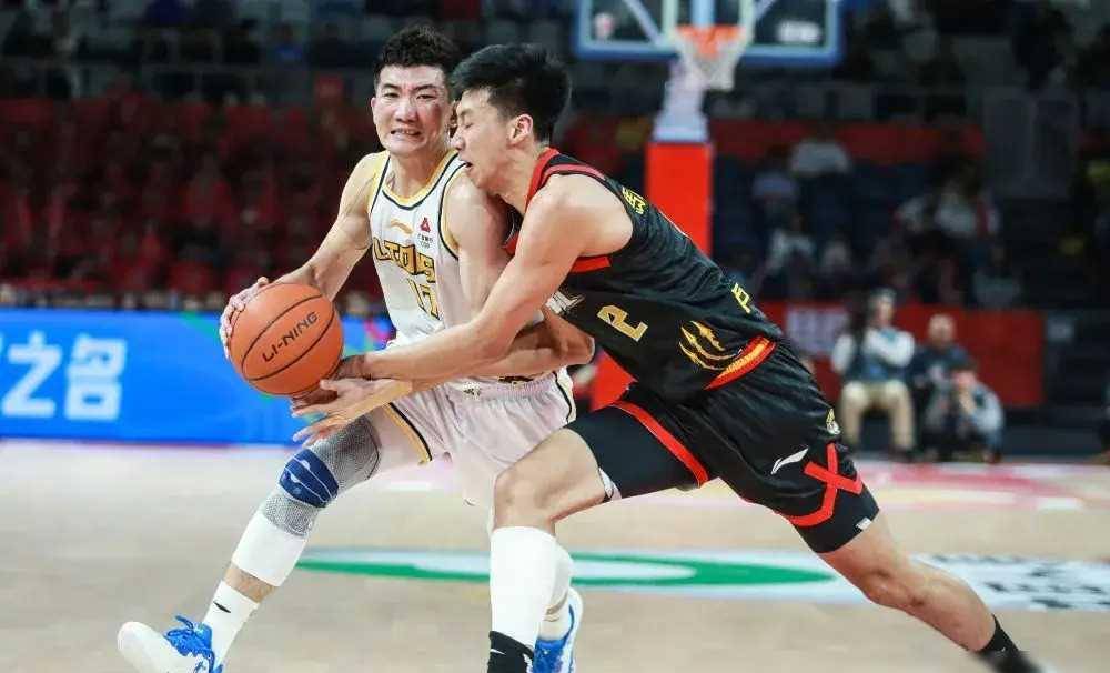 体育赛场传来惊喜，观众眼睛为之一亮