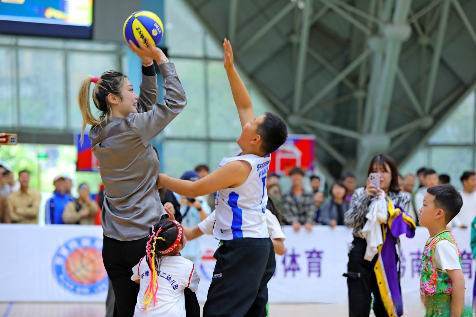 篮球明星赛即将拉开帷幕，球迷翘首期待