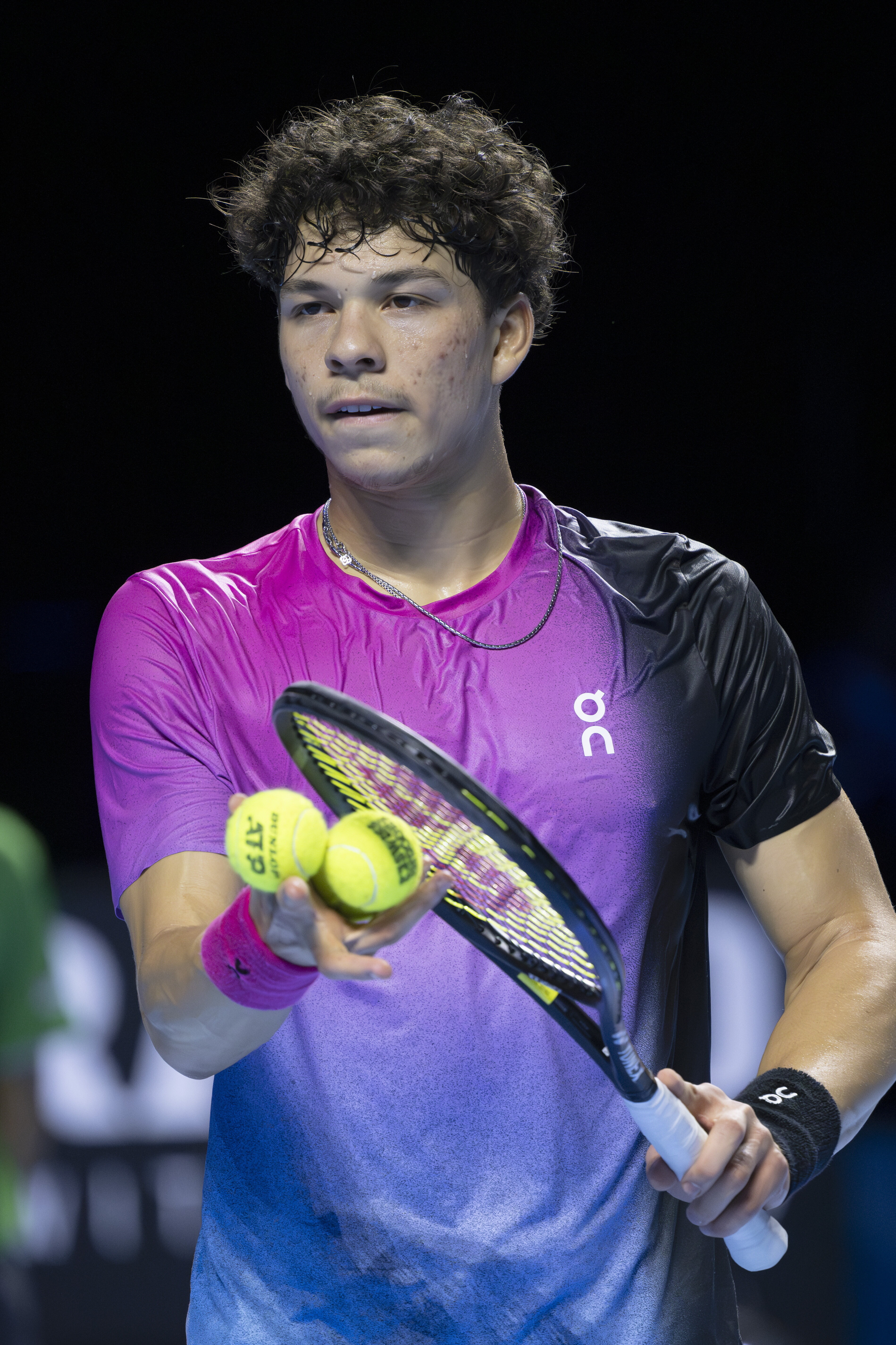 法国网球队力克世界网球队，瓦林卡三分雨点燃全场的简单介绍