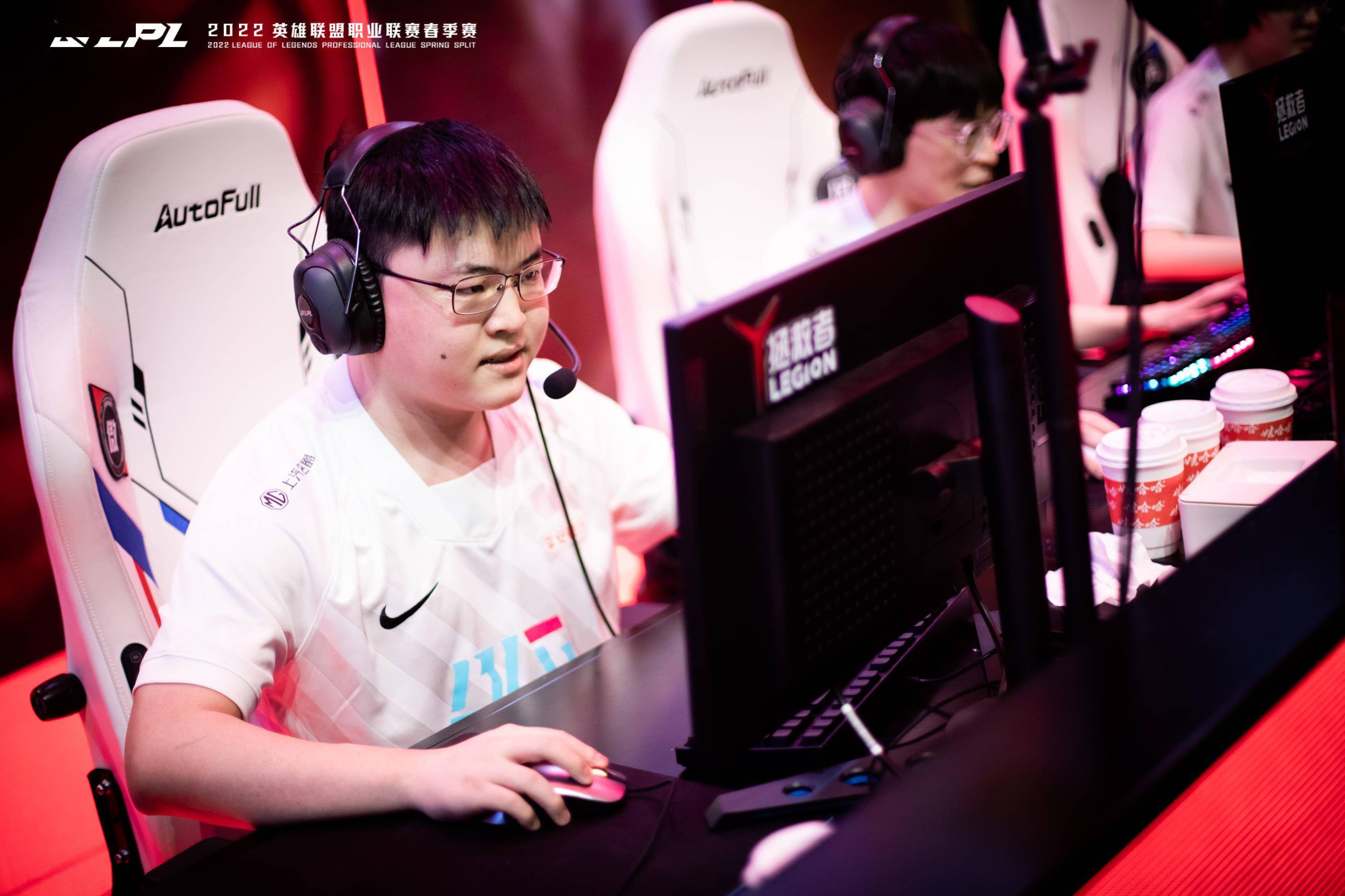 包含GEN碾压BLG,Meiko三分雨点燃全场的词条 包含GEN碾压BLG,Meiko三分雨点燃全场的词条