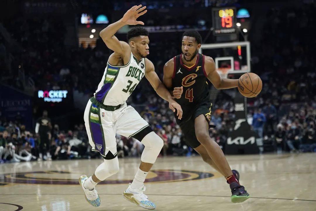 尼克斯强势雄鹿B队,克莱高光表现的简单介绍 尼克斯强势雄鹿B队,克莱高光表现的简单介绍