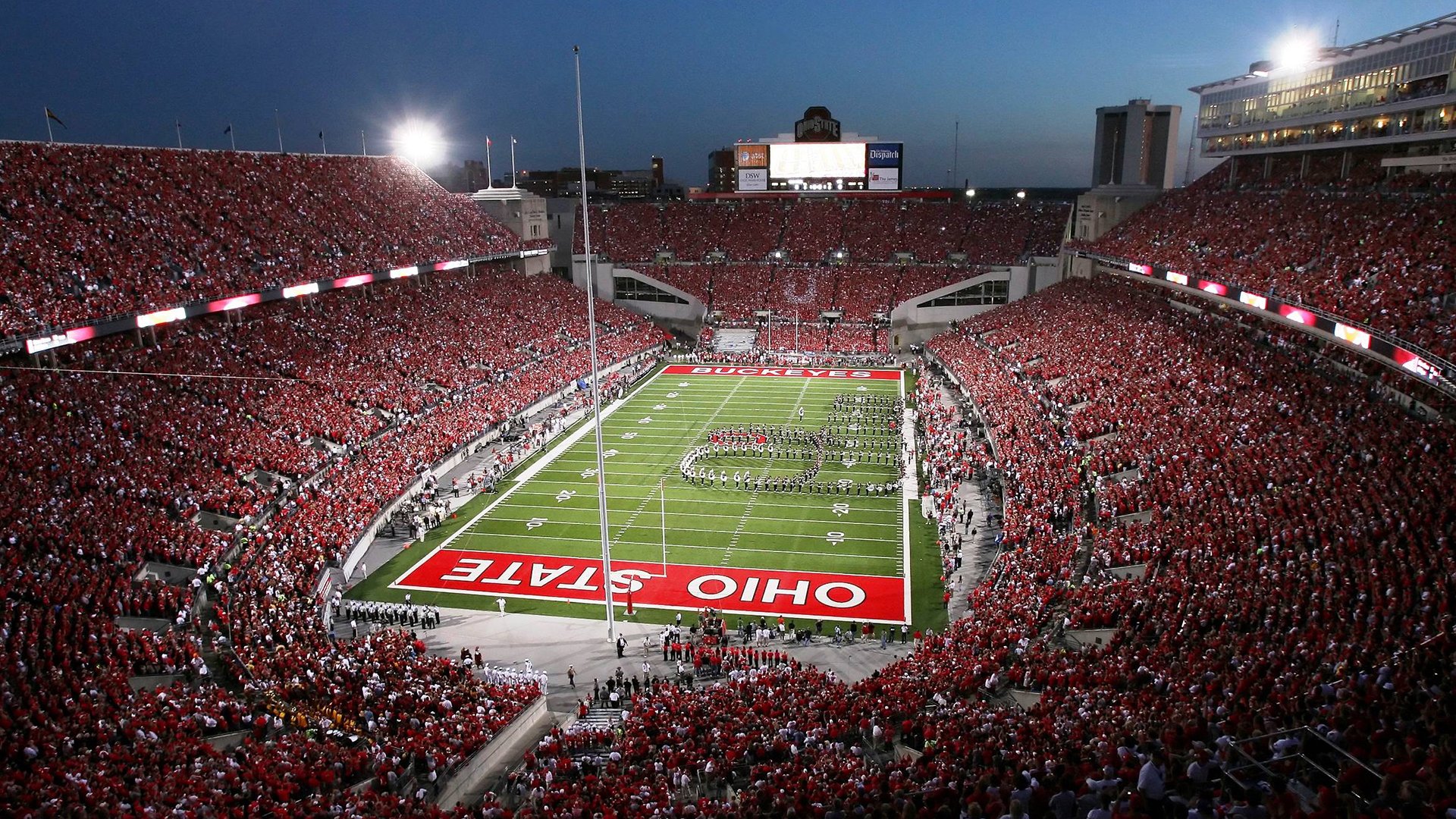 绿茵场上的碾压与乒乓台前的制胜，体育精神的两种极致表达